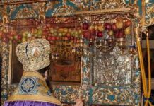 Иконите на Св.Богородица в православните храмове в Асеновград започнаха да се окичват с ябълки