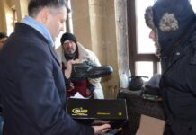 Дрехи и обувки получиха бездомни хора в Пловдив