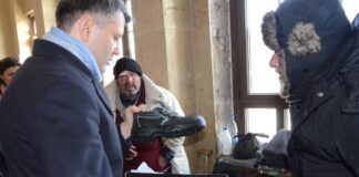 Дрехи и обувки получиха бездомни хора в Пловдив