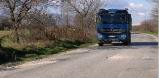 Запълнени с чакъл дупки се появиха на пътя Асеновград-Първомай