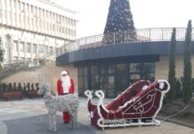 Дядо Коледа вече посреща малки и големи в центъра на Асеновград