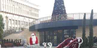 Дядо Коледа вече посреща малки и големи в центъра на Асеновград