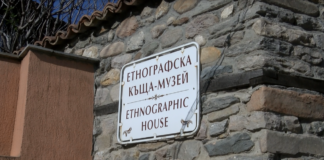 Ритуално заразване на лозите, кубран за здраве и вино от чешма в Етнографската къща в Асеновград