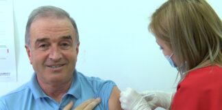 Кметът Христо Грудев се ваксинира с трета доза срещу COVID-19 Кметът Христо Грудев