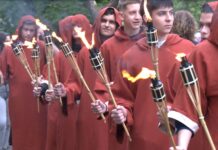 СУ „Свети свети Кирил и Методий“ отпразнува 137 години с факелно шествие