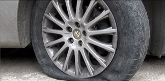 Дупка в асфалта на главна улица в Асеновград спука гума на автомобил