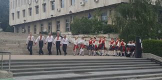 „Везеница“ зарадваха асеновградчани с пореден спектакъл