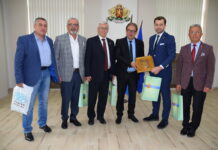 Кметът д-р Караиванов посрещна делегациите от побратимени на Асеновград градове