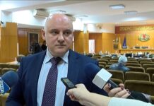 Цялостен ремонт на плочата над Търговския център и възстановяване на търговските площи искат асеновградчани с подписка