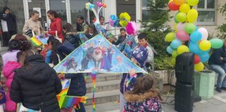 Многобройни хвърчила в центъра на града