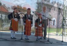 Фолклорен фестивал край Араповския манастир