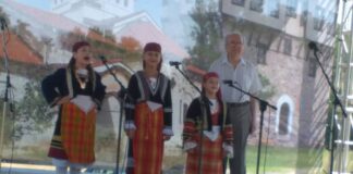 Фолклорен фестивал край Араповския манастир