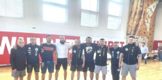 Мъжете от СК по борба „Димитър Кумчев“ след участието им на ДЛОШ