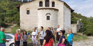 Асеновградчани почетоха Световния ден на туризма с поход до параклис „Св. Димитър“