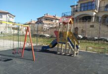 Асеновградчани спазват противоепидемични мерки и на детските площадки