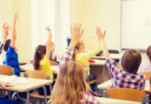 Малките ученици в клас от вторник