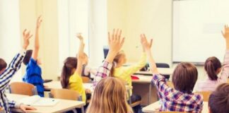 Малките ученици в клас от вторник