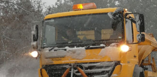 300 снегопочистващи машини обработват пътищата