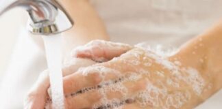 В борба с COVID-19: Българинът си мие по-често ръцете, пие витамини