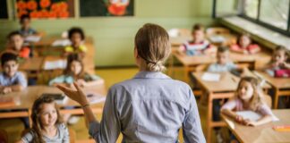 По-високи заплати за учителите от април