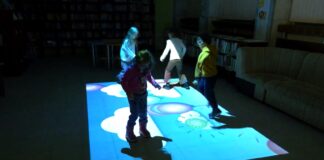 Деца твориха картички и изпробваха новия интерактивен под в Градската библиотека