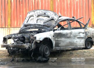 Лек автомобил изгоря в движение в Асеновград, шофьорът е невредим