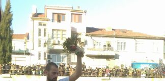 21-годишният студент Георги Тачев хвана Богоявленския кръст в Асеновград /СНИМКИ/