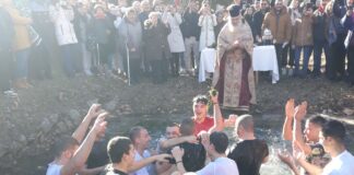 12 младежи участваха в богоявленския ритуал за кръста в Куклен