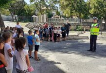 С открит урок и игри полицаи разясниха правилата за движение пред ученици в Куклен