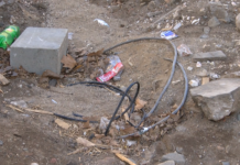 За опасни кабели край бл. „Снежанка“ алармират асеновградчани