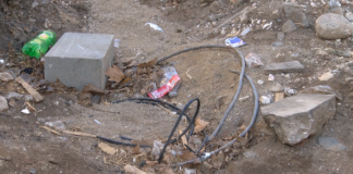 За опасни кабели край бл. „Снежанка“ алармират асеновградчани