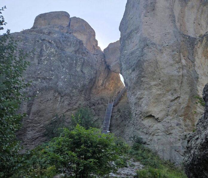 Караджов камък