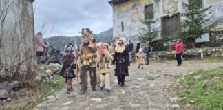 С пример, не със съвет: деца и родители възродиха обичаите