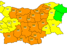 Предупреждения за интензивни валежи в почти цялата страна днес