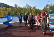 Зам.-кметът на Асеновград инж. Петров преряза лентата на реновираните учебни заведения