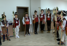 Коледари от ЦПЛР „Васил Левски“ на гости в Община Асеновград