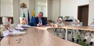 Първите „полазници“ на Игнажден в Общината бяха децата от ДГ „Дружба“ Коледари при кмета, ДГ "Дружба"