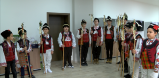 Коледари от ЦПЛР „Васил Левски“ на гости в Община Асеновград