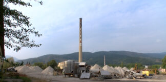 Утре събарят комина на бившия комбинат „Бригада”