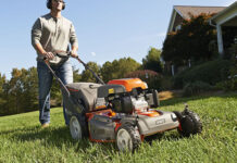 Задържаха двама младежи за кражба на косачка