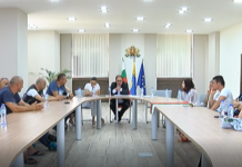 Първа среща между представители на протестиращите и кмета на града