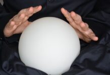 Издирват две жени, представили се за врачки