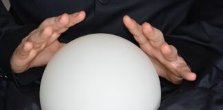 Издирват две жени, представили се за врачки