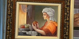 Изложба, посветена на жената, виното и любовта, уреди асеновградският художник Тихомир Панайотов