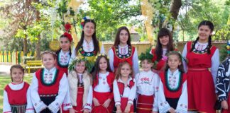 Лазарки пяха и благославяха в асеновградски села