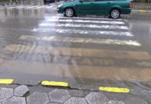 Заради запушена шахта – истинско море на пешеходна пътека в Асеновград