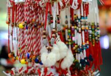 Първите мартенички вече се появиха по улиците на Асеновград.