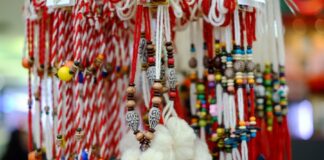 Първите мартенички вече се появиха по улиците на Асеновград.