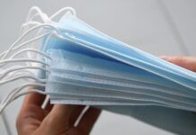 От днес ваксинирани срещу COVID-19 служители може да не носят маска за лице на работните си места