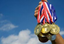 Отново златни медали за талантливите възпитаници на музикалния педагог Васка Владимирова. Престижните отличия са завоювани на 13- то издания на прегледа на младия талант в Хасково